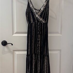 Francesca's Collections Black and Cream Maxi Dress
